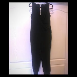 👍🏽 Wrap front jumpsuit with keyhole back 👍🏽